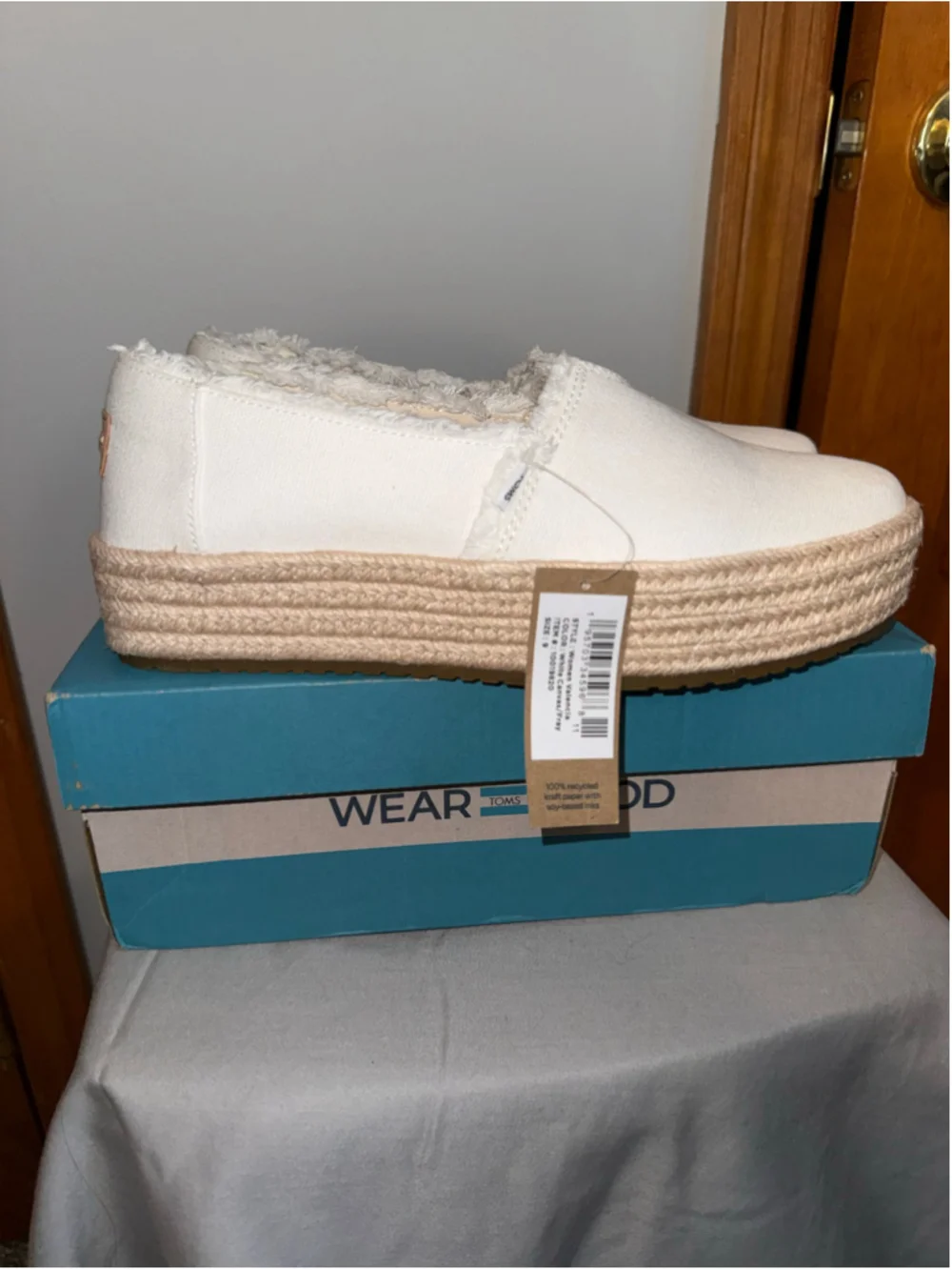 Women's TOMS Valencia Espadrilles Size 9 White Canvas Fray